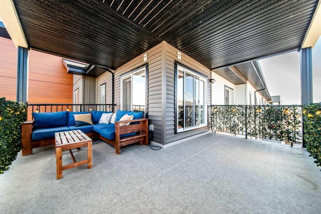 Bright Luxe Condo, Ac, Top Floor, King Bed, Balcony! Edmonton Exteriér fotografie