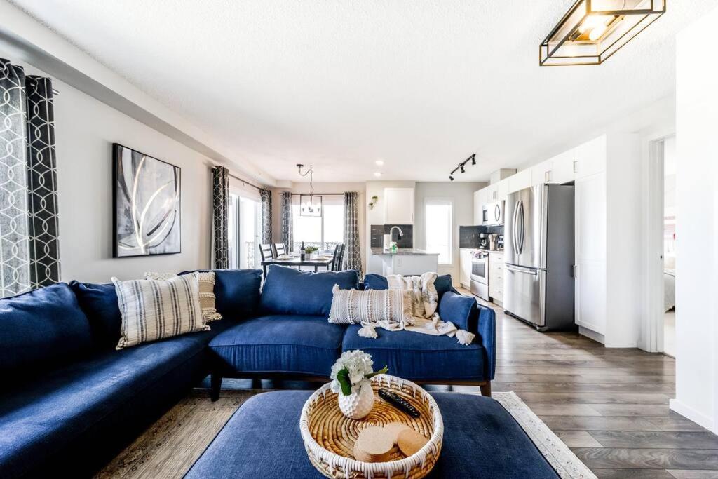 Bright Luxe Condo, Ac, Top Floor, King Bed, Balcony! Edmonton Exteriér fotografie
