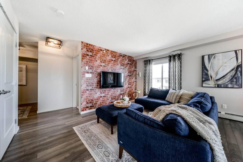 Bright Luxe Condo, Ac, Top Floor, King Bed, Balcony! Edmonton Exteriér fotografie